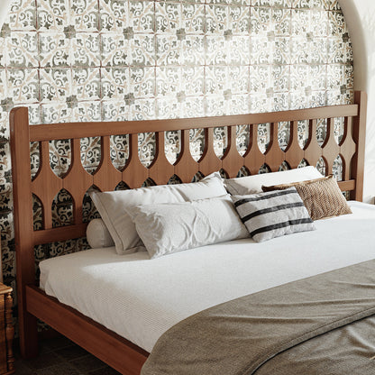 King Size Bamboo Platform Bed with Diamond-shaped headboard, Solid Bamboo-made Bed Frame with Support Slats, for Bedroom, Guest Rooms, Brown