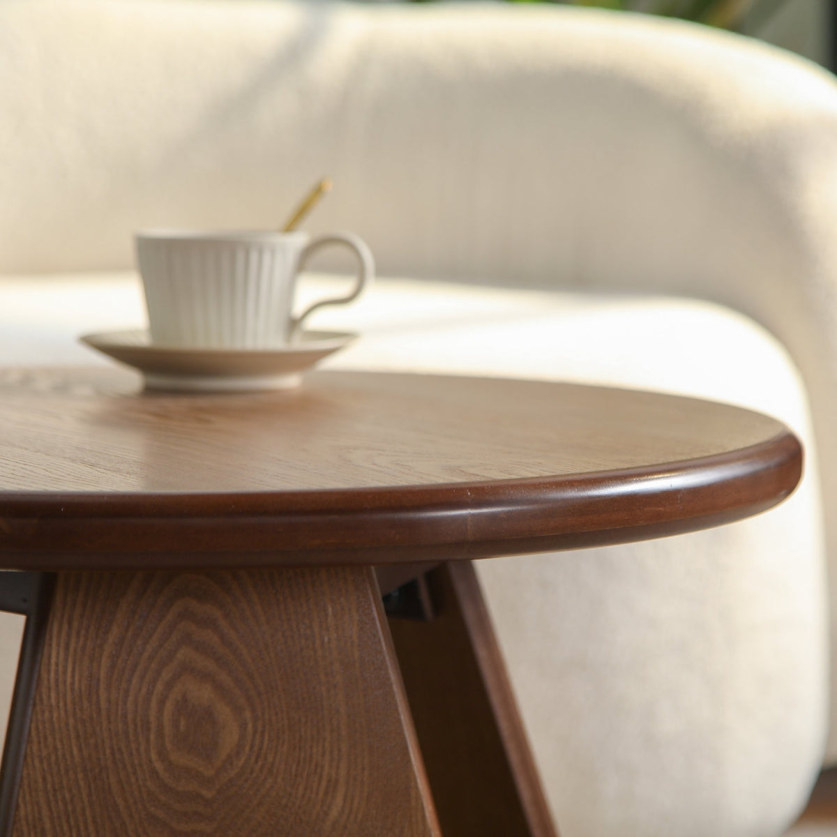 23.23' Round Side Table, Small Wood Coffee Table with Three Slanted Legs, Modern Minimalist Accent Table for Living Room, Bedroom and Balcony