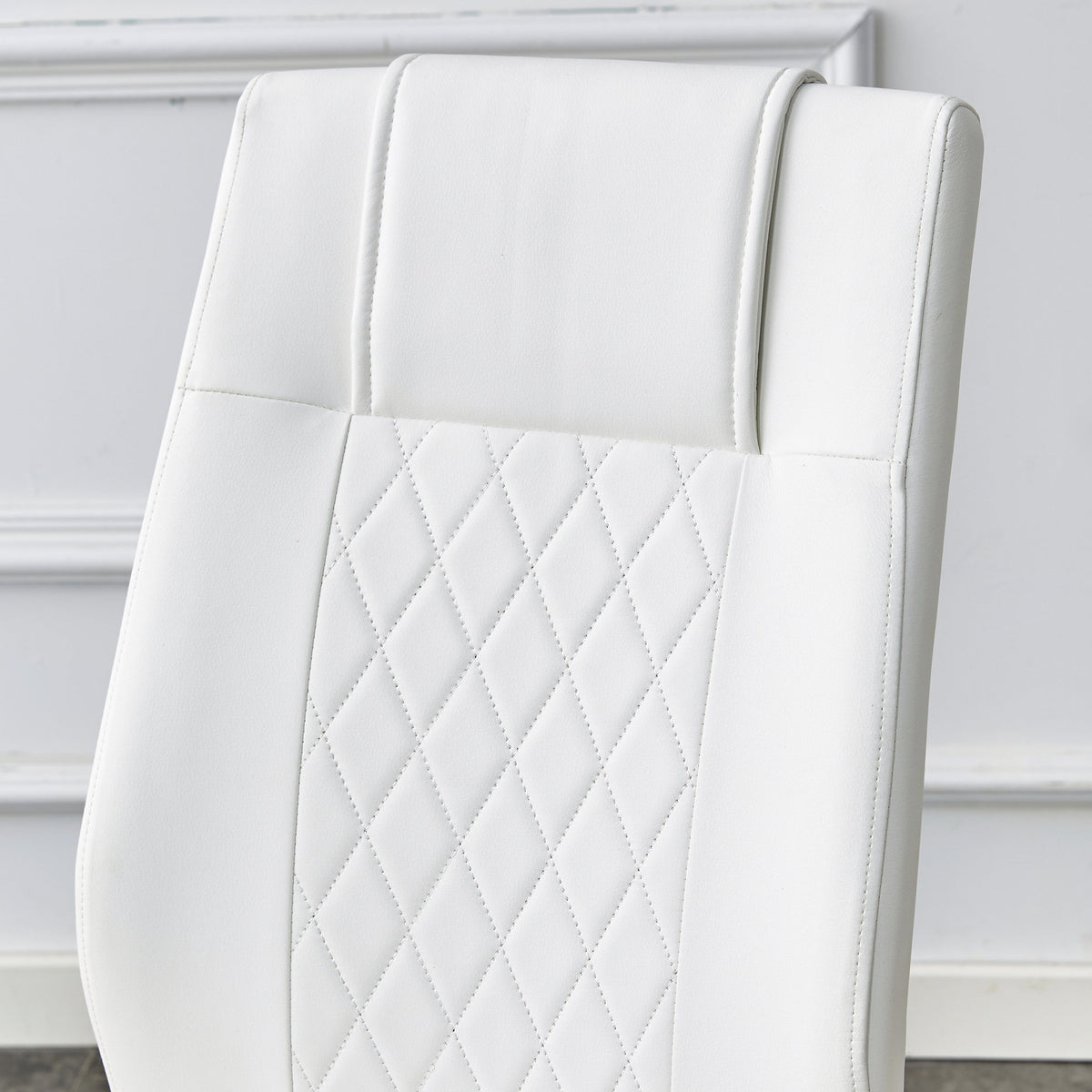 Modern dining chairs, dining room chairs, and golden leg cushioned chairs made of artificial leather, suitable for kitchens, living rooms, bedrooms, and offices. Set of 6 pieces (white+PU )W1151110421