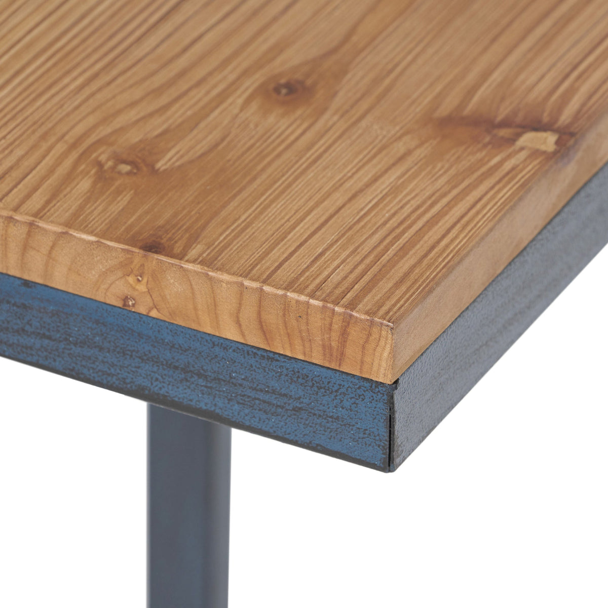 NESTING TABLE