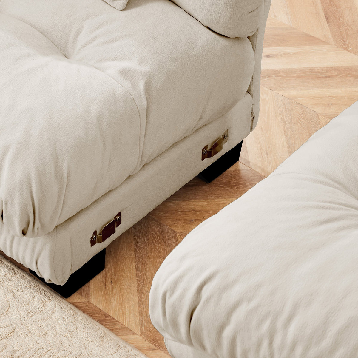27  Sofa RSF W/2 pillows - Light Coffee